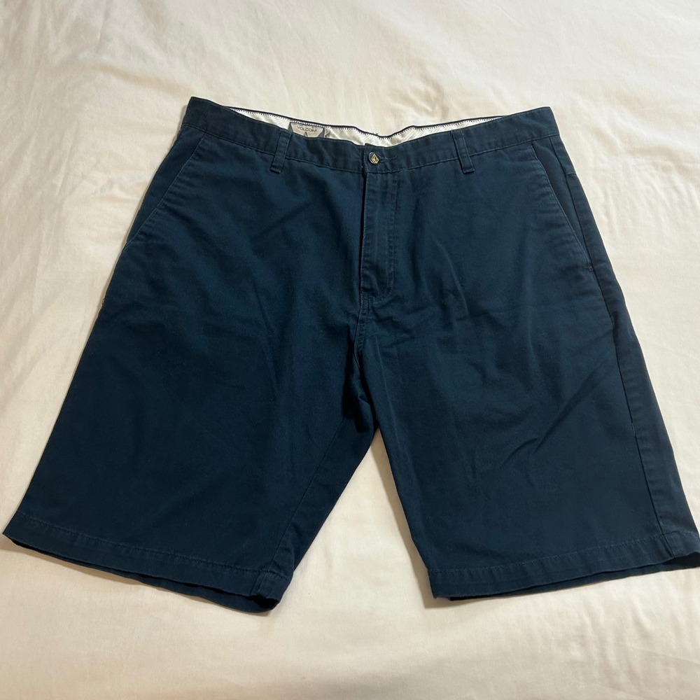 Volcom Corpo Class Mens Navy Blue Chino Shorts Size 36 Flat Front Skate Casual